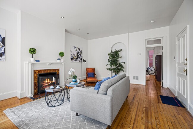Building Photo - 1737 Riggs Pl NW