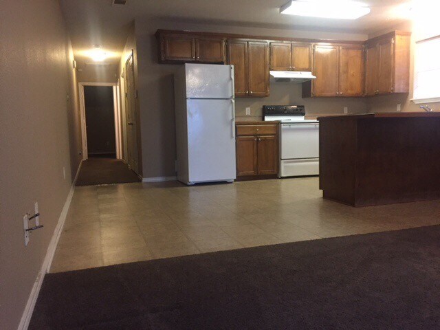 Primary Photo - 100-102 Elm Creek Dr