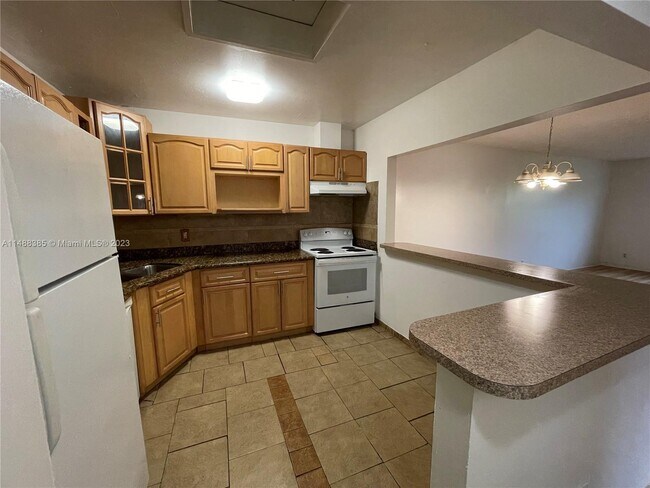 Building Photo - 10701 Royal Palm Blvd