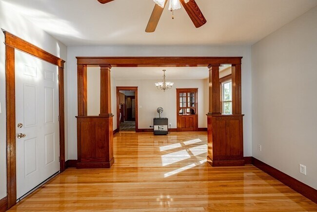 Building Photo - 151 Ingleside Ave