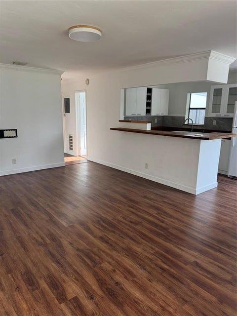 Foto del edificio - 520 NE 58th St
