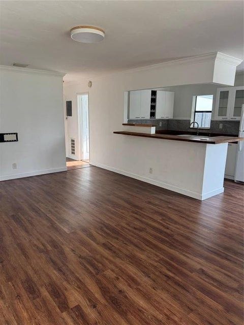 Building Photo - 520 NE 58th St