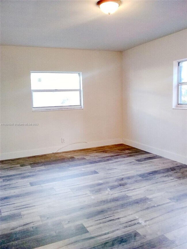 Foto del edificio - 5647 NW 5th Ct