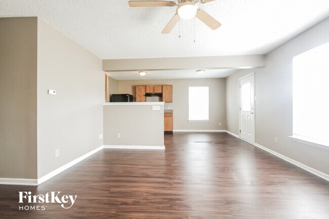 Foto del edificio - 7912 Puckett Ln