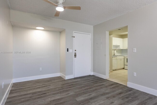 Foto del edificio - 8320 NW 8th St