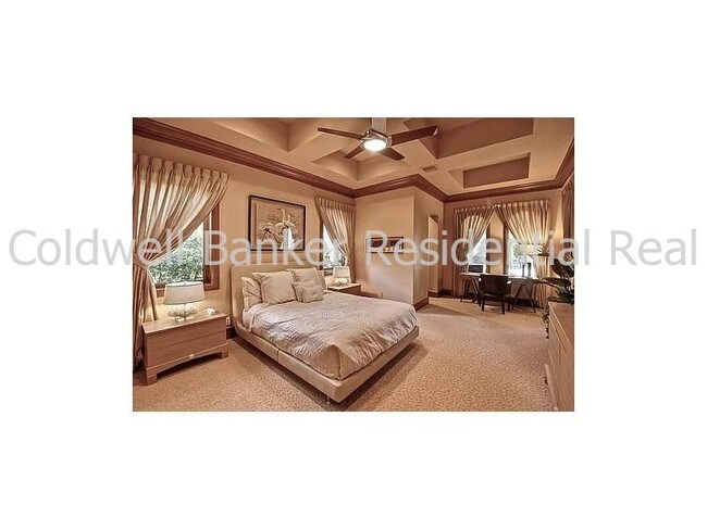 Foto del edificio - 240 N Compass Dr