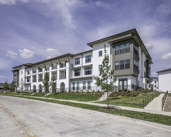 Building Photo - Modera Walsh