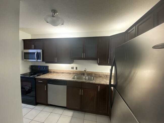 Photo du bâtiment - 245 Kingsmere Blvd