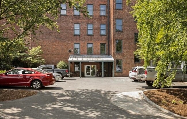 Building Photo - 836 Oak St