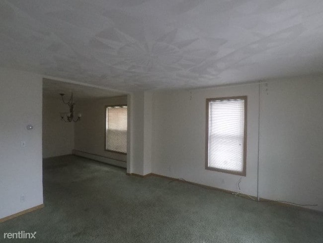 Building Photo - 2 br, 1 bath Apartment - 75 Pine street
