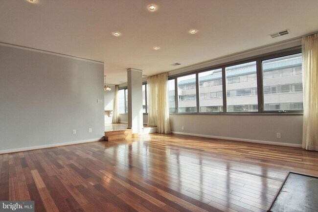 Foto del edificio - 2501 M St NW
