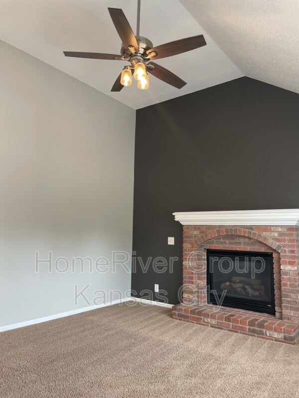 Building Photo - 10309 N Cypress Ave