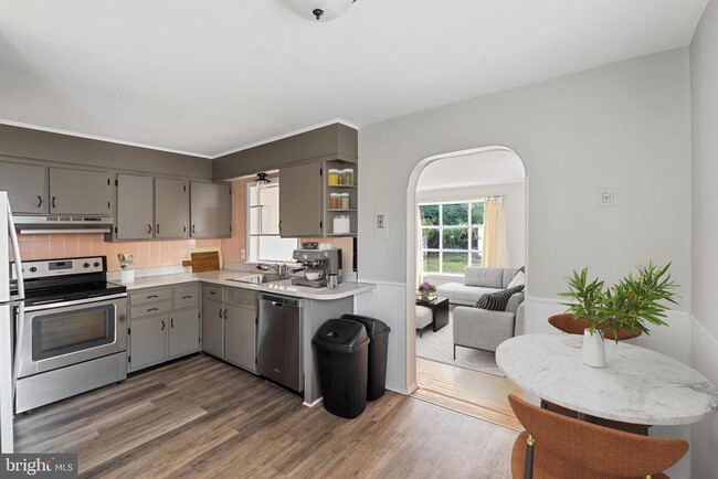 Foto del edificio - 1206 Sylvan Dr