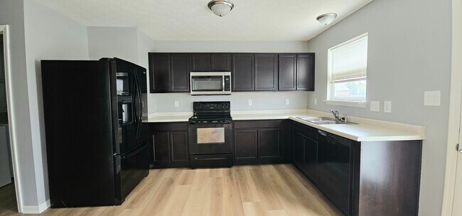 Foto del edificio - 8048 Grove Berry Dr