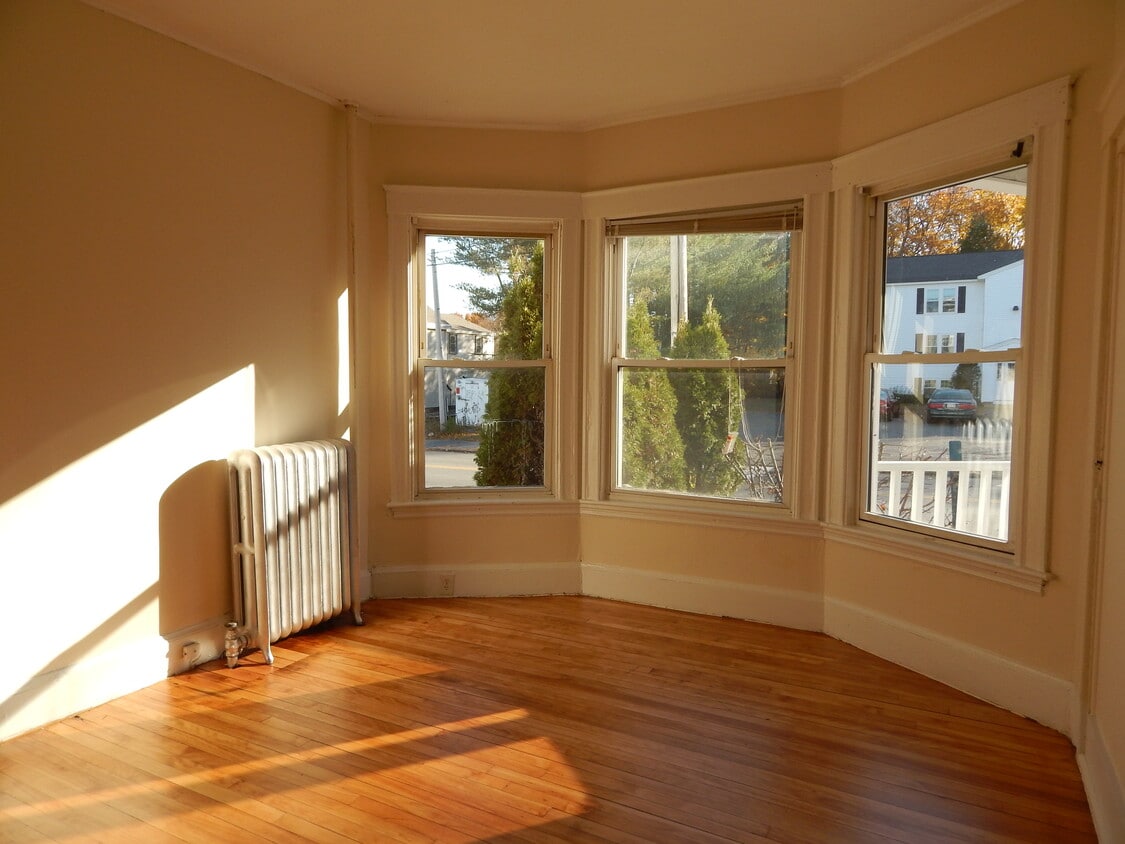 Primary Photo - 167 Woodford St