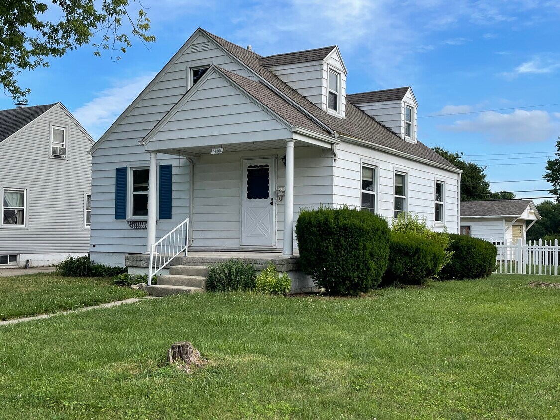 4300 Woodbine - 4300 Woodbine Ave