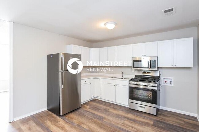 Foto del edificio - 4 Bedroom Pet-Friendly Home in INDEPENDENCE, MO with Main Street Renewal