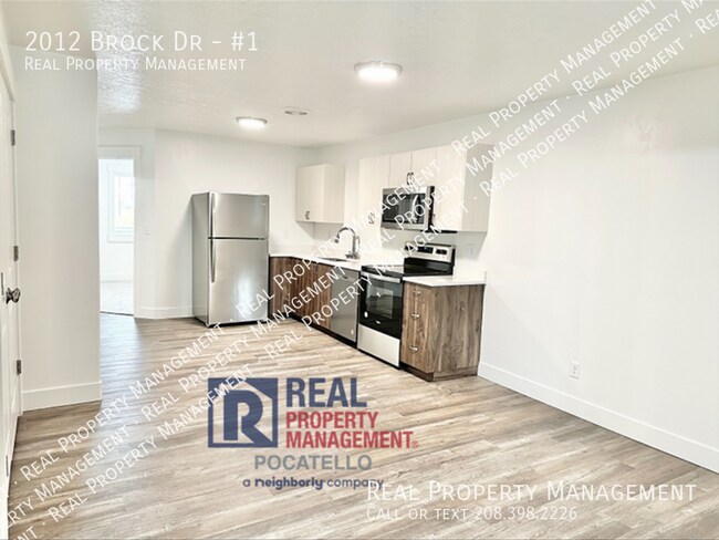 Foto del edificio - 3 Bedroom 1 Bath Apartment - Dog/Cat/Pets ...