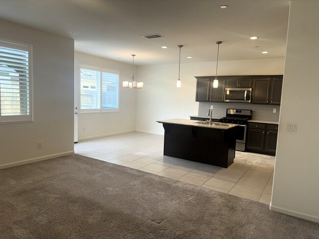 Foto del edificio - 4324 N Sandrini Ave