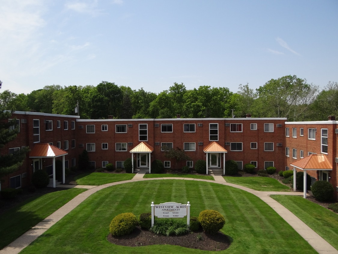 5390 Knollwood Dr, Parma, OH 44129 Apartments in Parma, OH