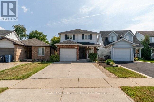 Building Photo - 71 Waxwing Crescent