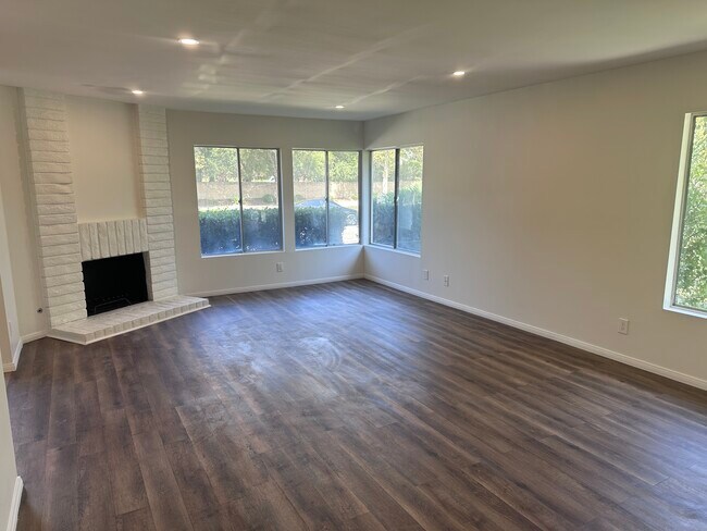Foto del edificio - 2106 Crespi Ln