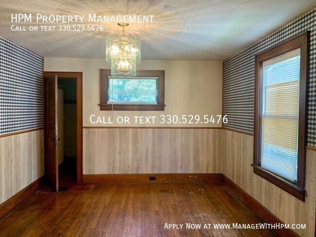 Building Photo - 1525 Miami Ct NE