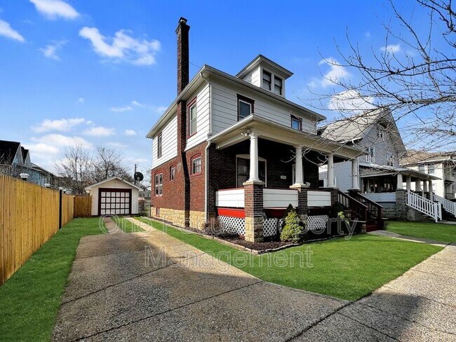 Building Photo - 1043 Park Ave
