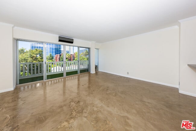 Building Photo - 999 N Doheny Dr