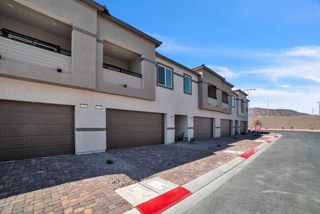 Building Photo - Stunning Home Located in the Desirable Bla...