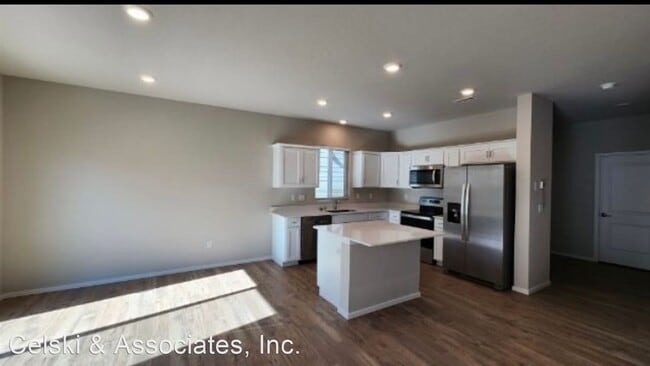 Building Photo - 4 br, 2.5 bath House - 942 S. Yolo Place
