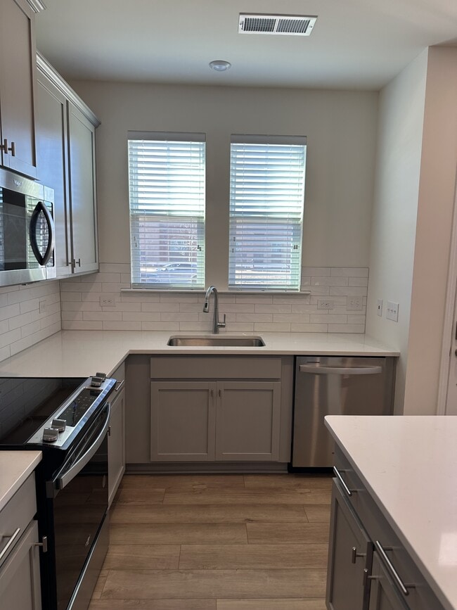 Foto del edificio - 1027 S Point Rd