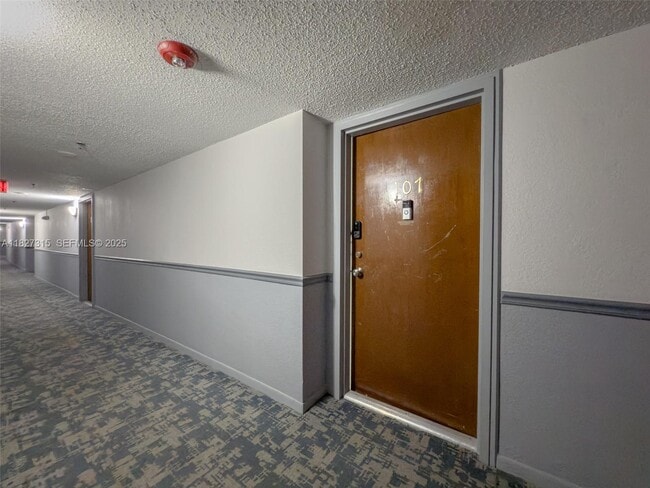 Building Photo - 250 NE 181st St