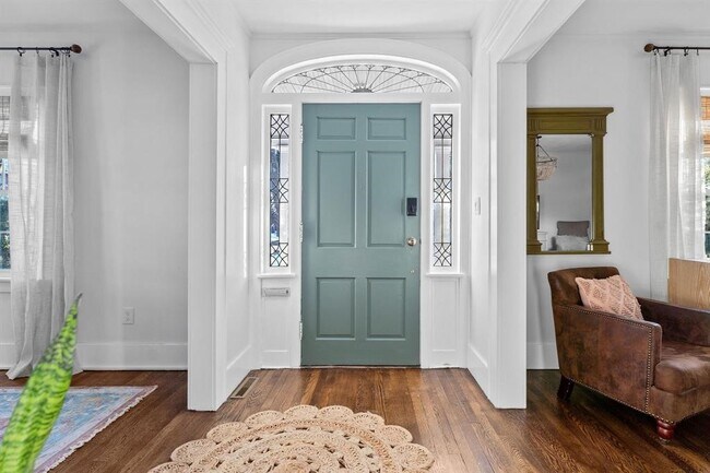 Building Photo - 13 Chapin St