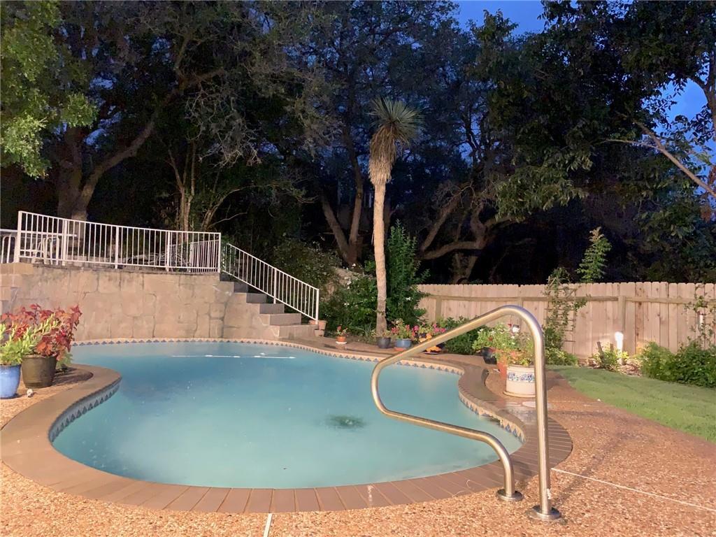 Foto del edificio - 615 Peterson Ln