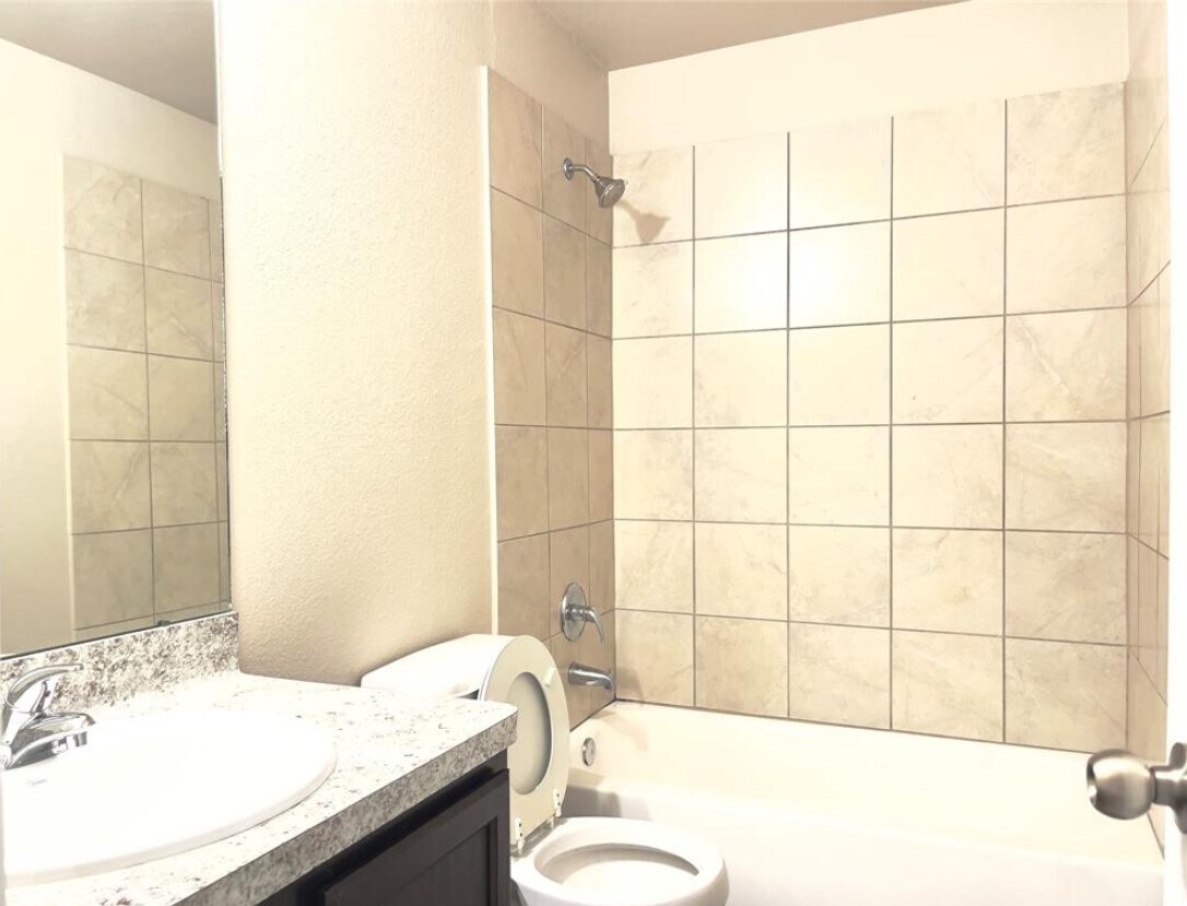 Primary Photo - 16666 E Hammon