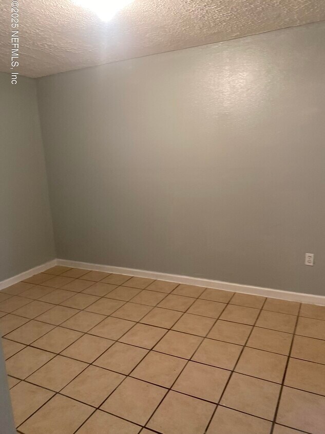 Foto principal - 5754 MONCRIEF N Rd