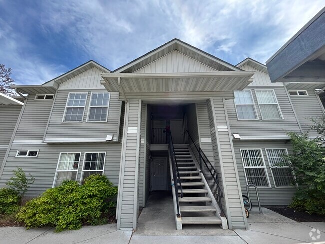 Building Photo - 1621 S Eagleson Rd