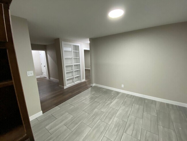 Building Photo - 2 Bedroom, 1 Bathroom House with Attached Garage