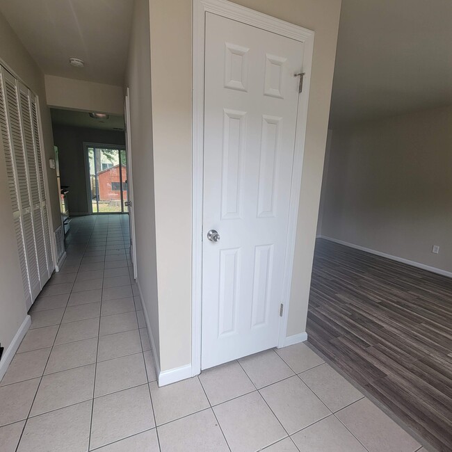 Building Photo - 3381 Ryon Ct