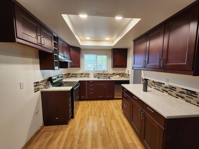 Foto del edificio - Adorable 4/2 With GREAT Backyard.  Gardene...