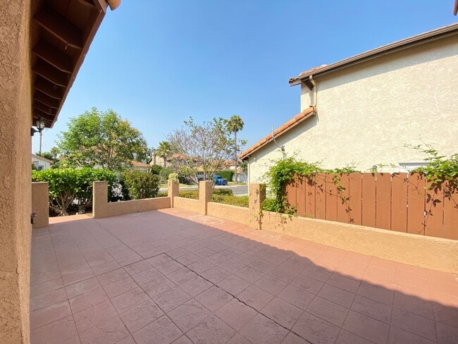 Building Photo - Santa Fe Hills 4 Bedroom Home