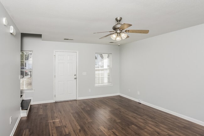 Foto del edificio - 612 Summerhill Dr