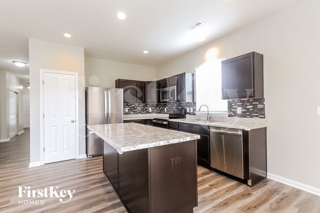 Building Photo - 8116 Borland Dr