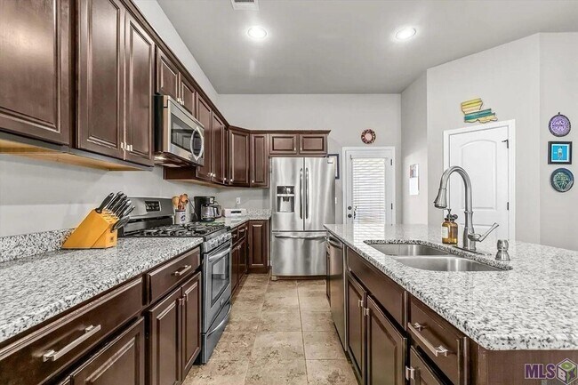 Foto del edificio - 8624 Arabella Ave
