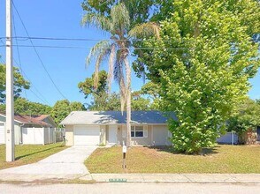 Building Photo - 15839 Villa Dr