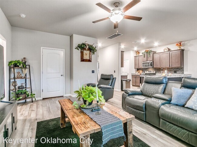 Foto del edificio - 5 br, 3 bath House - 1609 Maroon Dr
