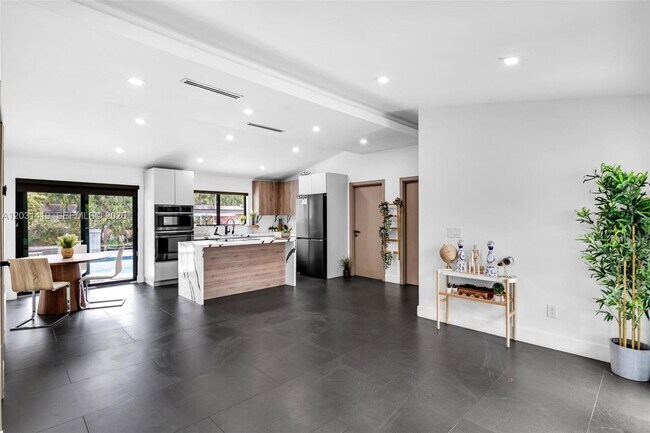 Foto del edificio - 1713 SW 5th St