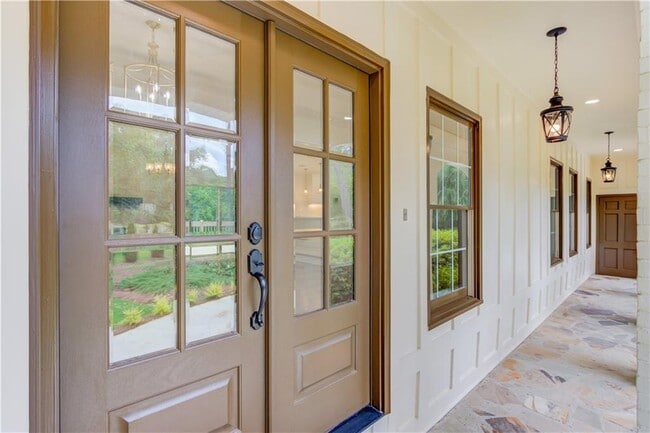 Building Photo - 770 Crest Valley Dr NW