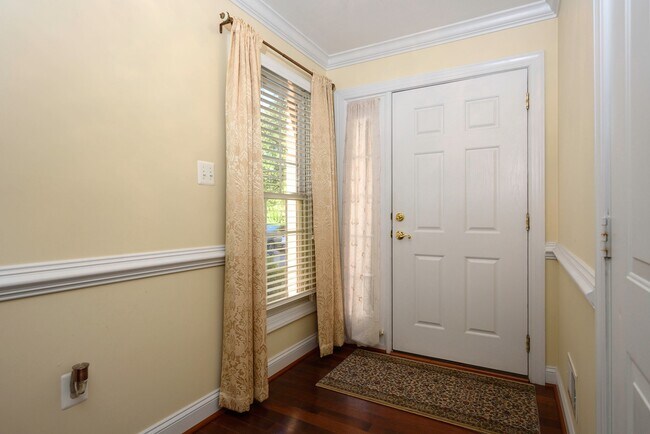 Building Photo - North Bethesda Gorgeous TownHome on 4 Leve...
